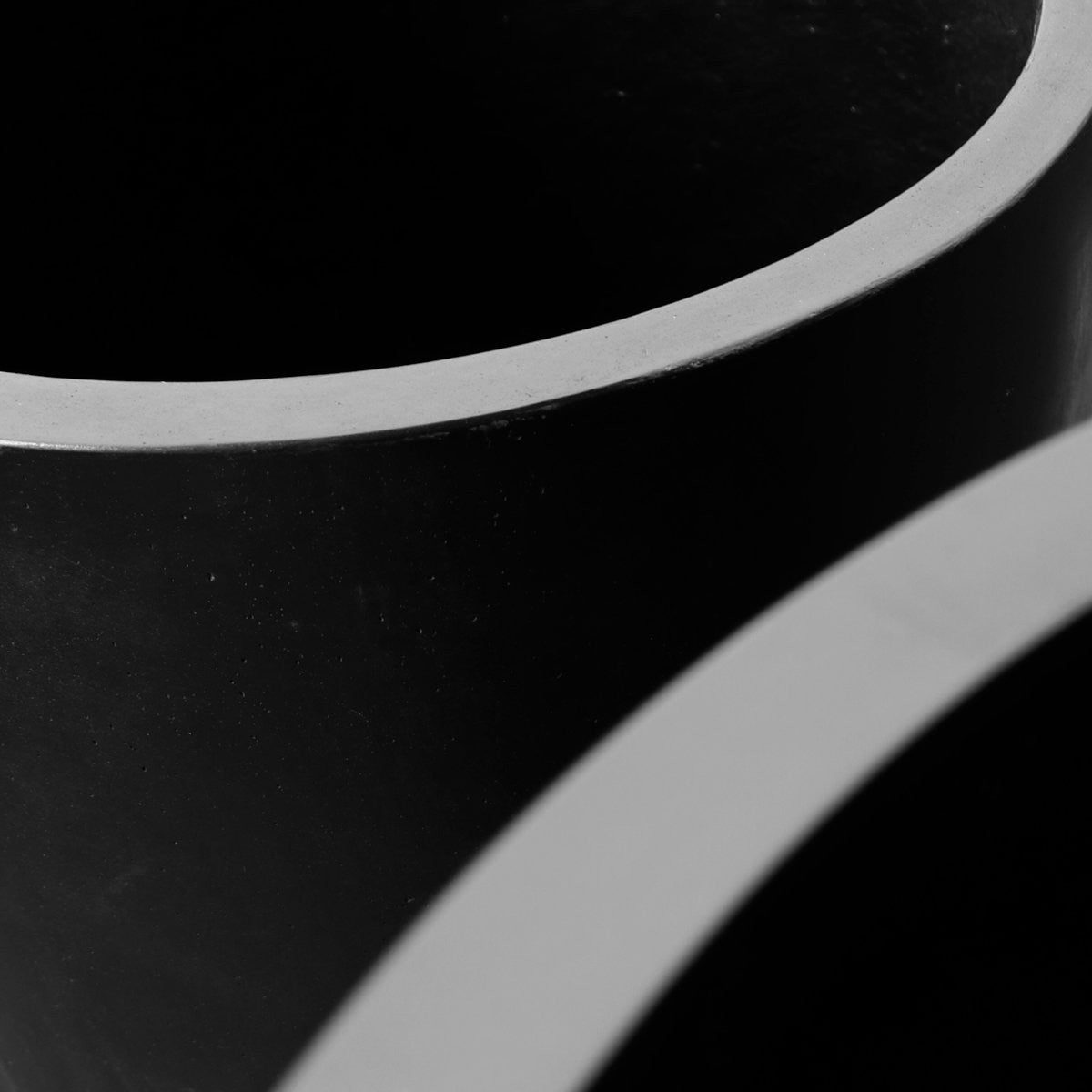 Oreti Black Planter